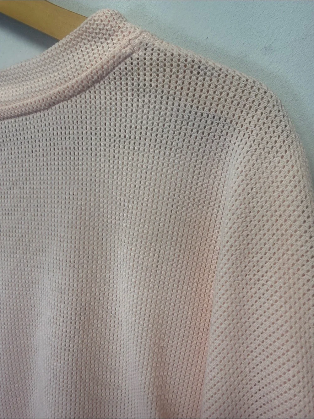 Under Armour Light Pink Mesh Crew Sweatshirt Loose Medium Women’s